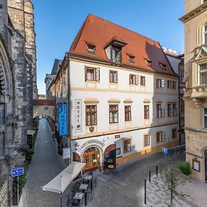 https://hotel-cerny-slon.praguehotelsweb.com